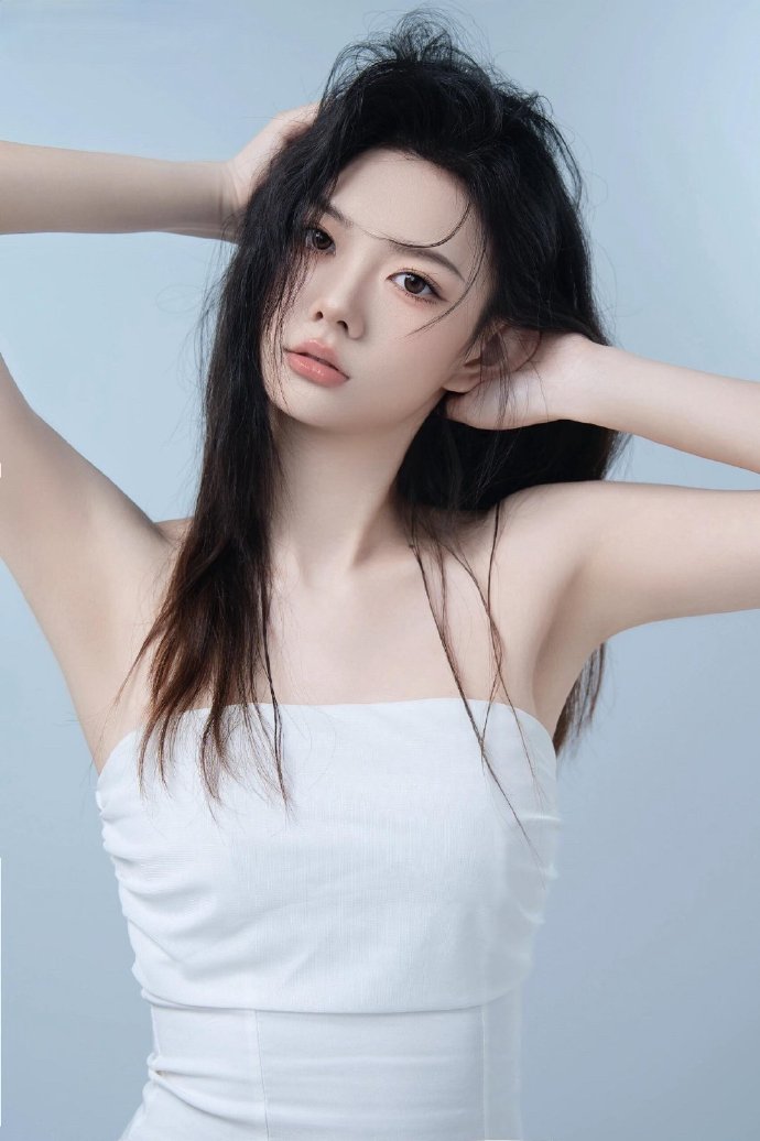 邓婉清 头像
